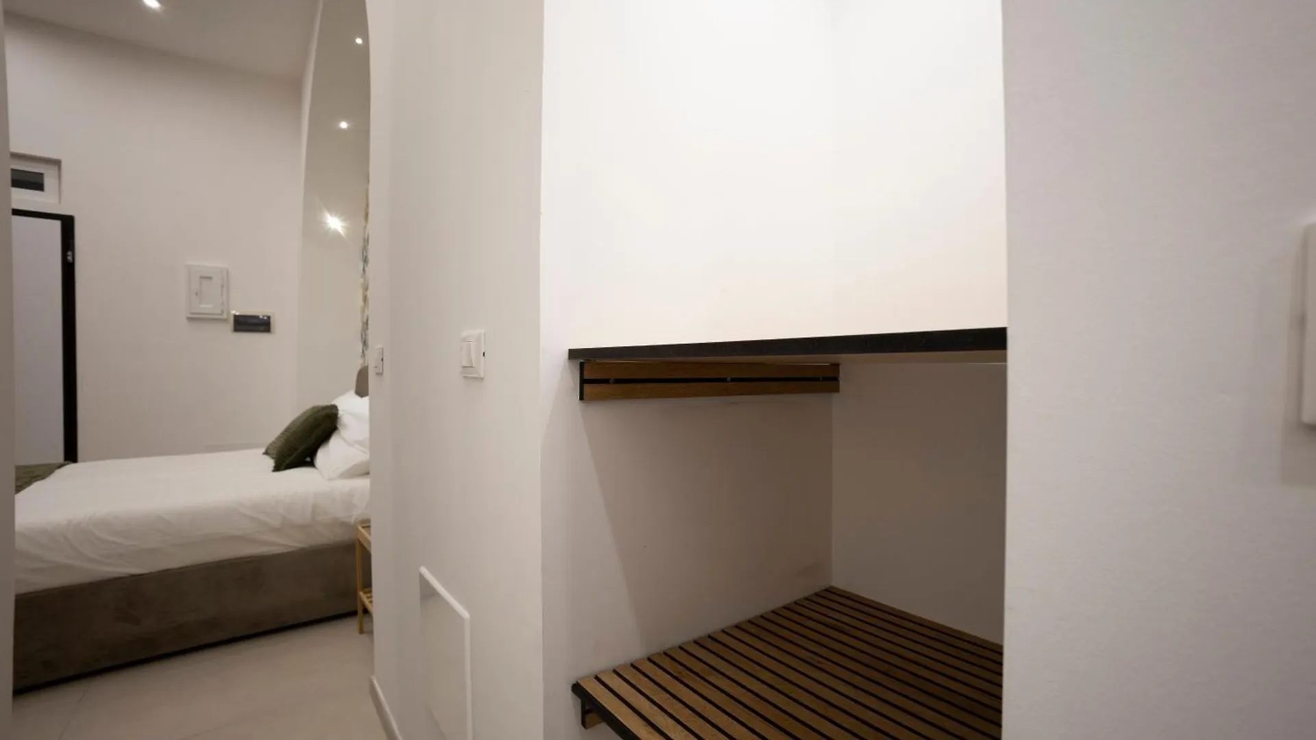 Cinere Rooms Catania 0*,  Italy